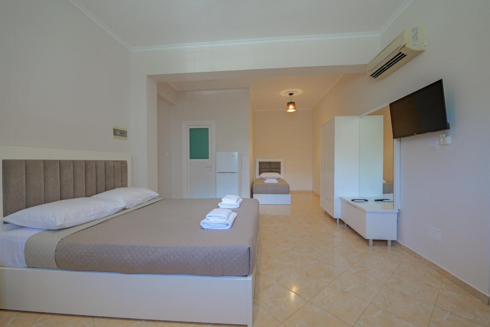 Hotel Deja Vu Ksamil Exterior photo